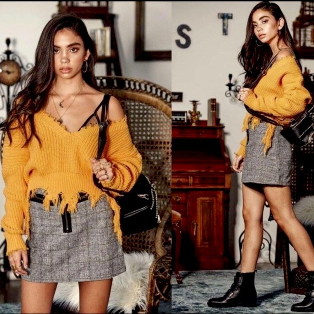 LF V Neck Cropped frayed yellow sweater